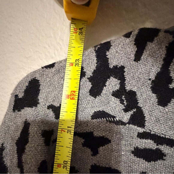 Chic Leopard Pattern Cardigan - Picture 7 of 8